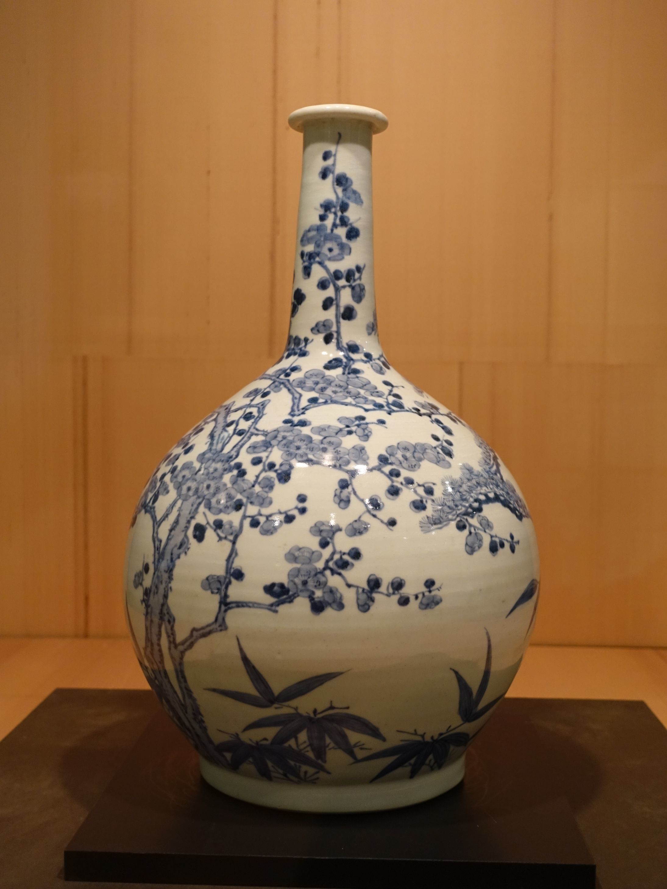 スポット展示「新春を祝う―南紀男山焼の優品、染付松竹梅図大徳利