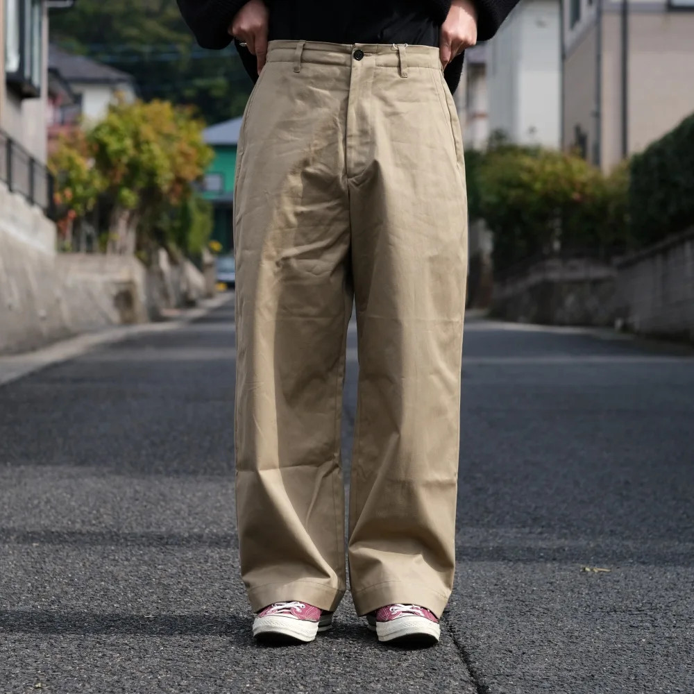 UNIVERSAL PRODUCTS / NO TUCK WIDE CHINO TROUSERS | HOUSE BY