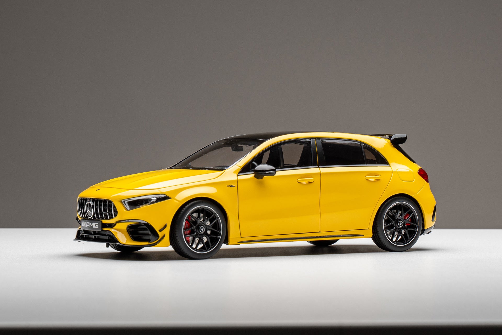 Kiloworks 1:18 Mercedes-Benz AMG A45 S Yellow LHD KLW000304