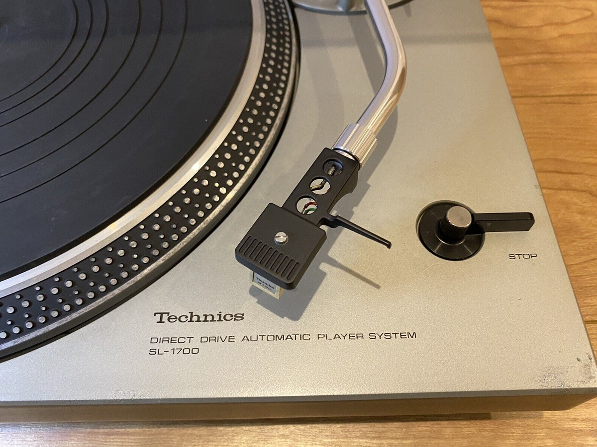 Technics SL-1700 レコードプレーヤー 本体のみ Technics SL-1700