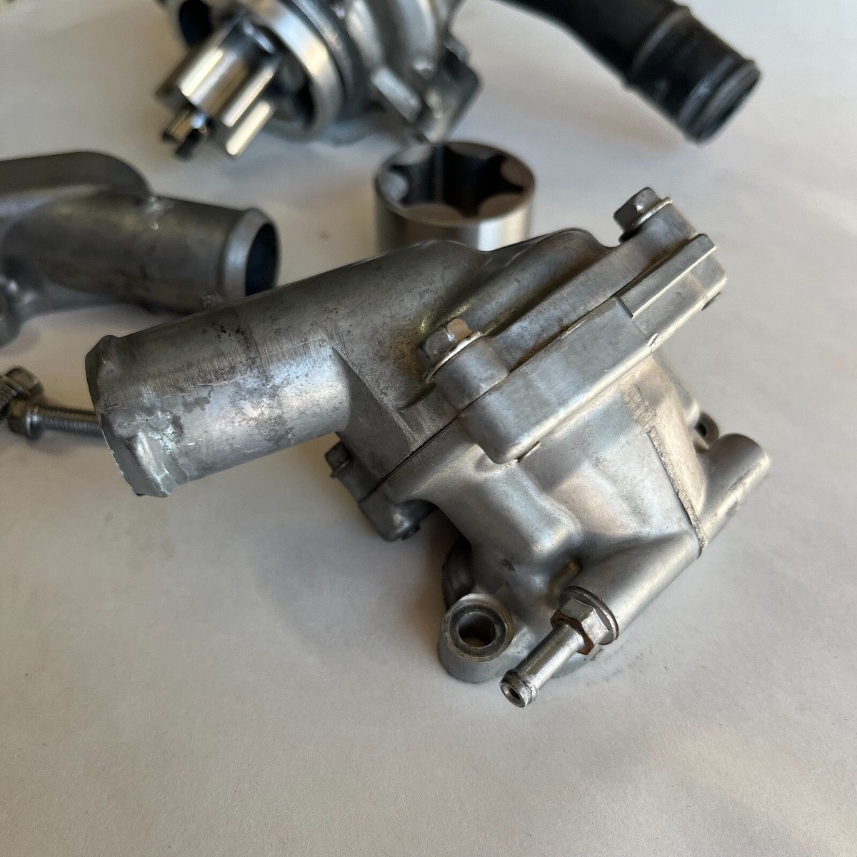 USED OEM WATER PUMP ASSEMBLY 11-15 KAWASAKI NINJA ZX-10R 16160