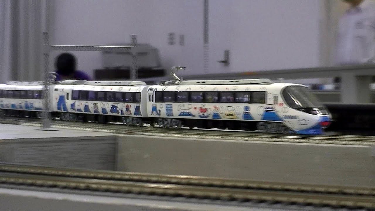 鉄道模型 富士急行8000系「フジサン特急」、阪急1000系 - YouTube