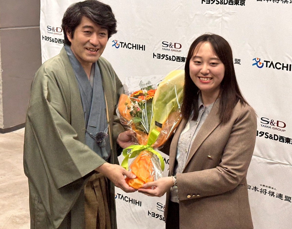 立川ステージガーデンで「達人戦」 羽生善治九段を破り森内俊之九段が