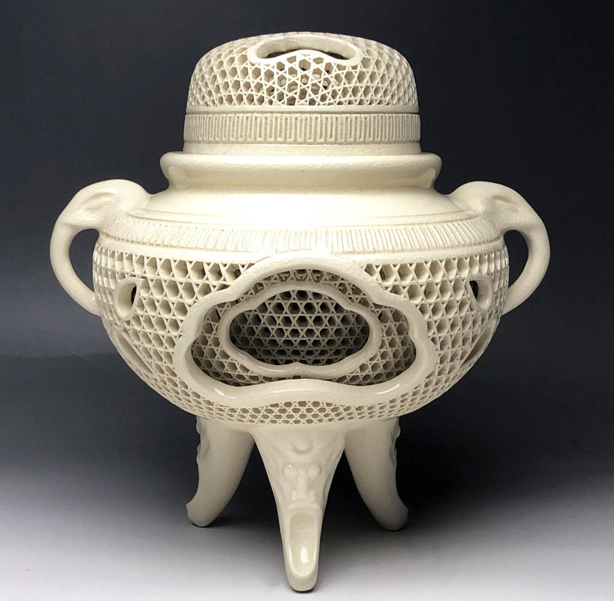 薩摩・透かし香炉 ・錦江陶芸・箱付き 薩摩 香炉 優雅 未使用 薩摩