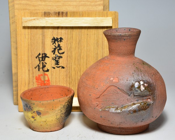 中川伊作 南蛮焼茶碗 沖縄 知花窯 共箱・共布付き 茶道具 琉球 壺屋焼