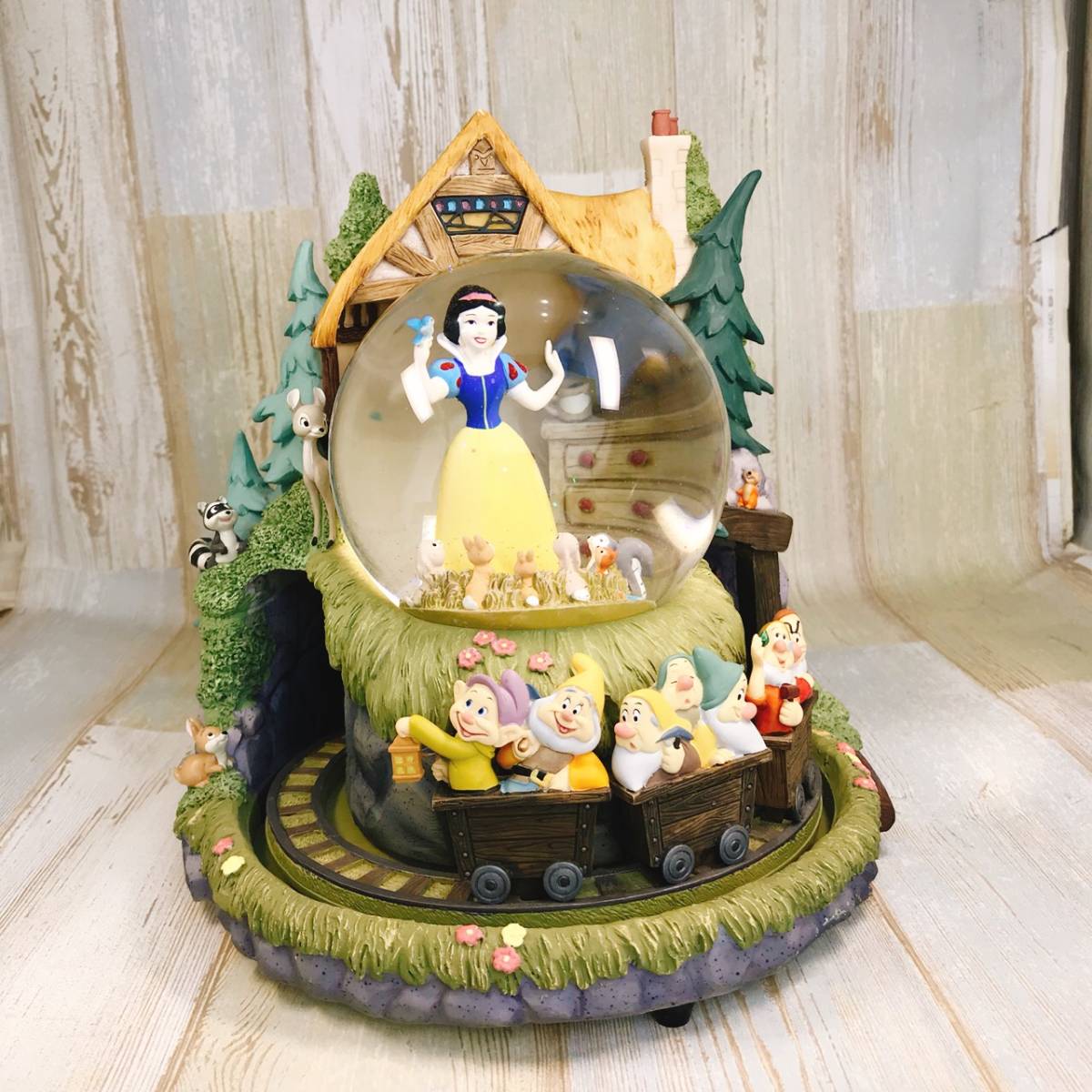 ディズニー 白雪姫 スノードーム スノーグローブ 7人の小人たち