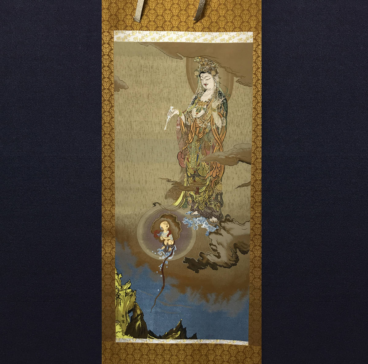 昭和初期 國寳【狩野芳崖 悲母観音】アンティーク 掛け軸 日本骨董