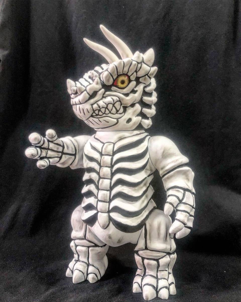 スカルトイズ ドクロザウラー 蓄光二重成型Ver. 墓場の画廊 当選 駄