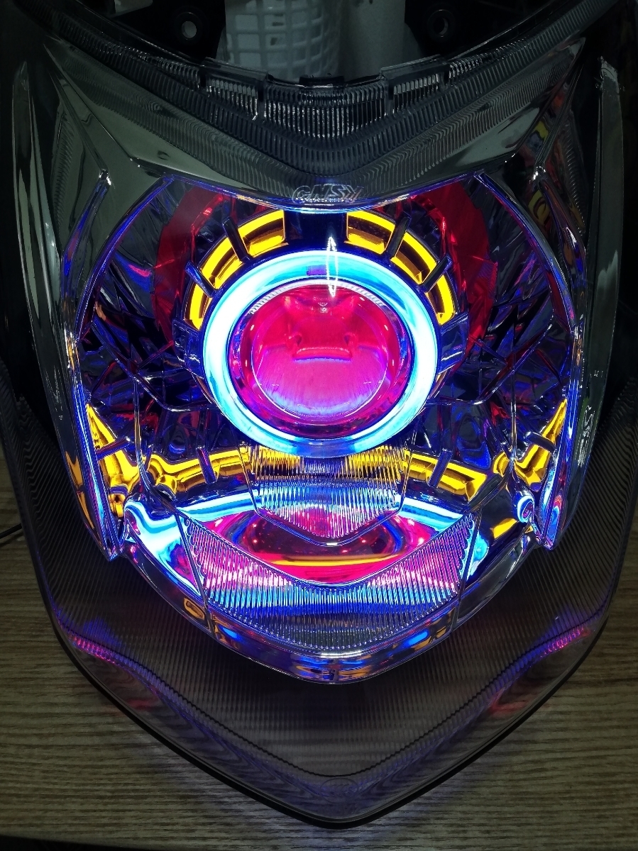 シグナス3型用 社外ヘッドライト プロジェクター付きレッドアイ