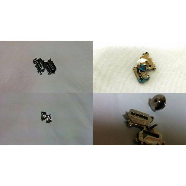 正規新古 ヴェルサーチ ヴィンテージ ゴシックロゴブローチ クローム