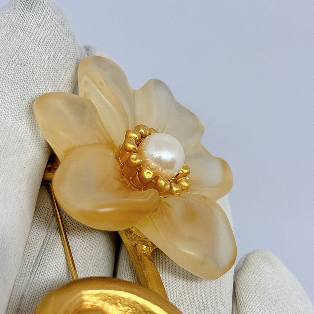 KENZO - KENZO ケンゾー フェイクパール フラワー ブローチ ゴールド