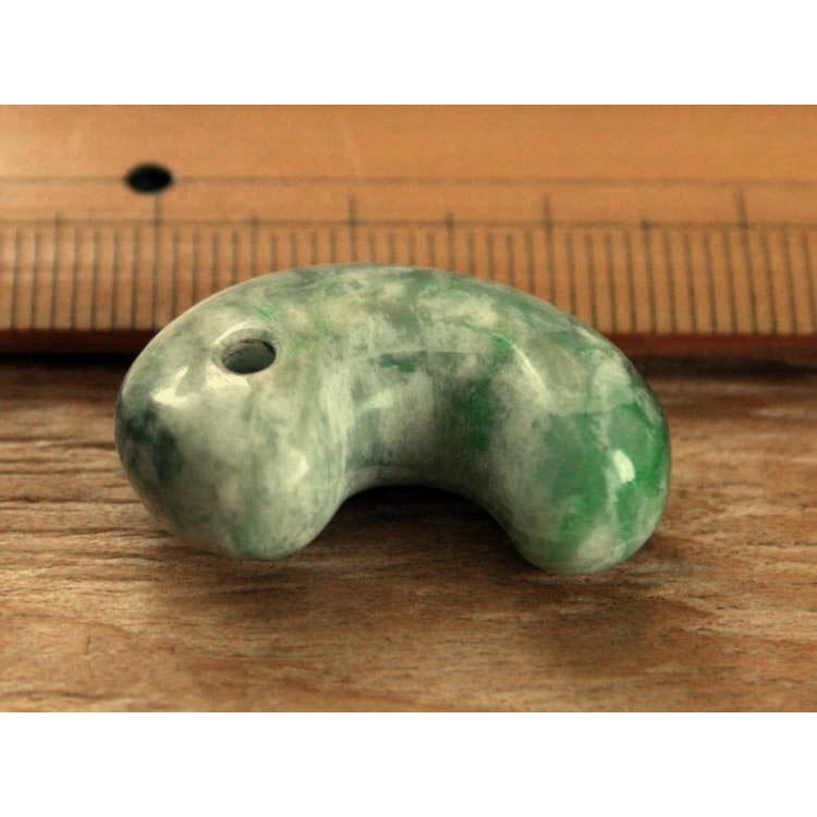 糸魚川翡翠勾玉 M07495日本ヒスイ鉱業 制作 26mm*17mm*10mm 糸魚川産