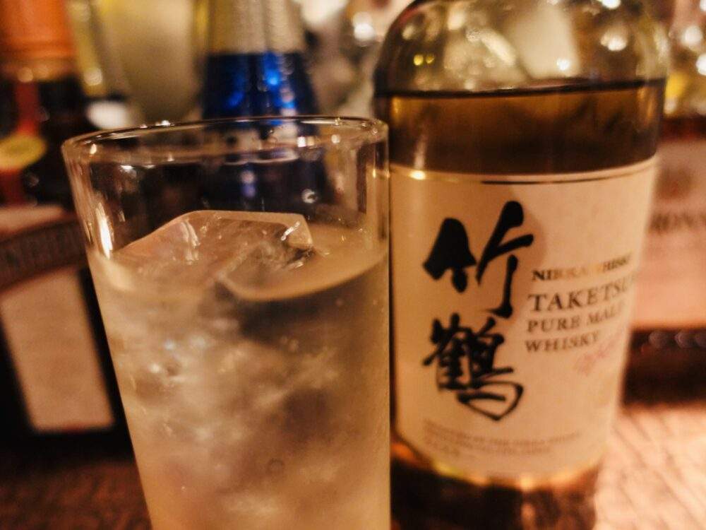 レビュー】竹鶴 17年 ピュアモルト 43%の味と評価は？定価と市場価格も