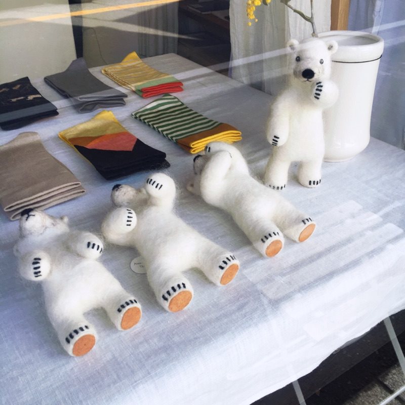 羊毛フェルト作家・鶴田奈美さんの作るシロクマ | 暮らしとおしゃれの