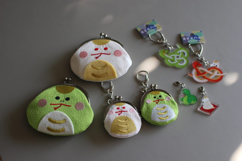 ずとまよ 木製キーチェーン (巳年）色違いver ※非売品 会員限定2,025名