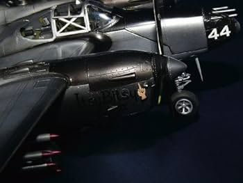 Amazon.com: Trumpeter 1/32 P38L-5-LO Lightning Fighter : Arts