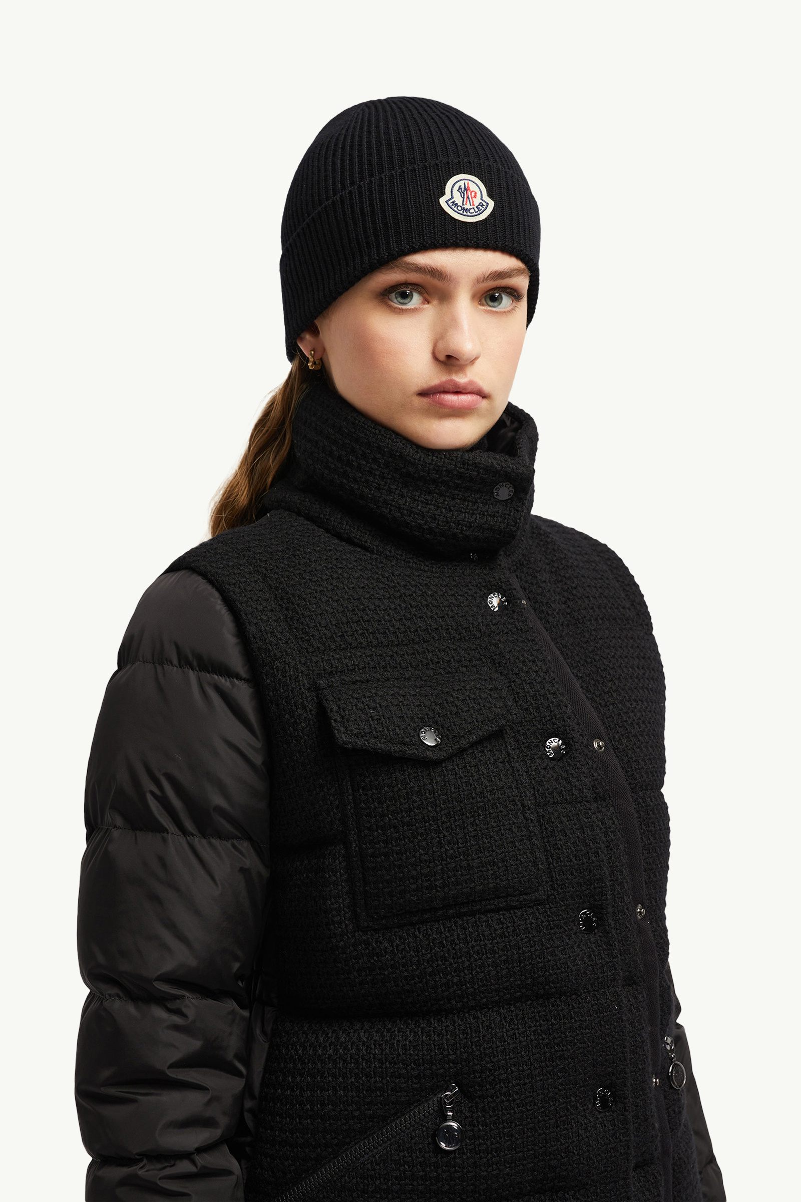 MONCLER ブラック ニット帽 Moncler モンクレールブラック ポンポン