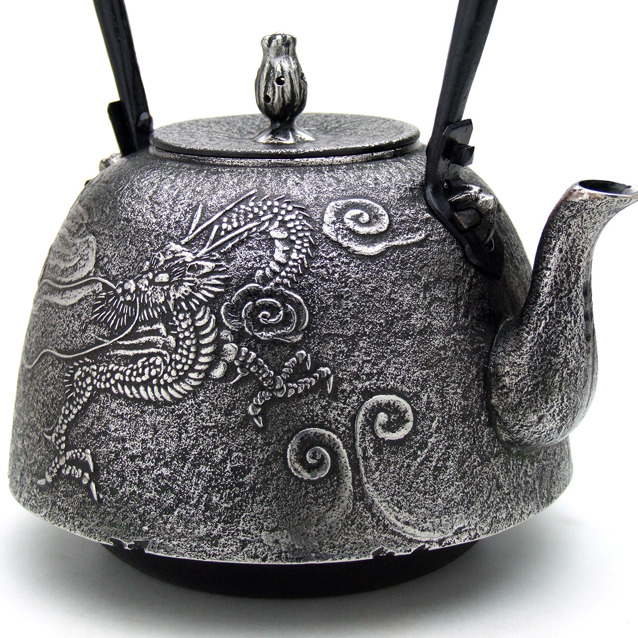 南部鉄瓶｜南部型 雲龍 2.0L – 有限会社薫山工房