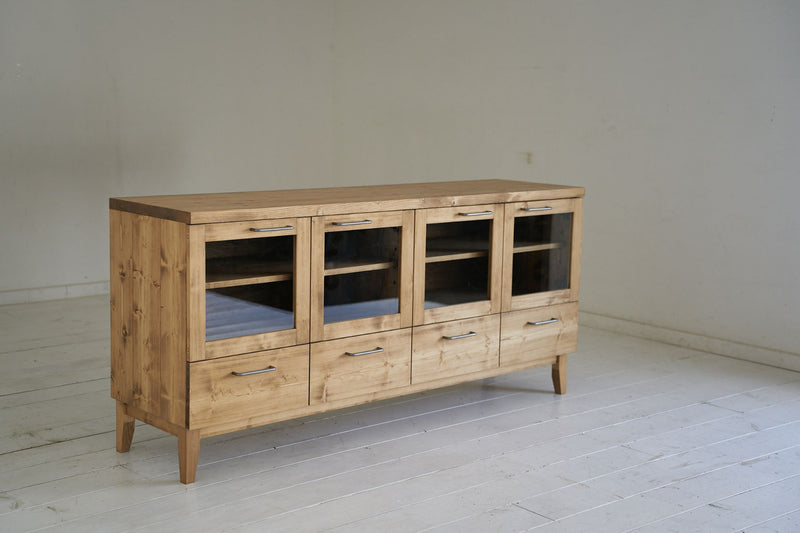 ガラス扉と引き出しのキャビネット – NEALD