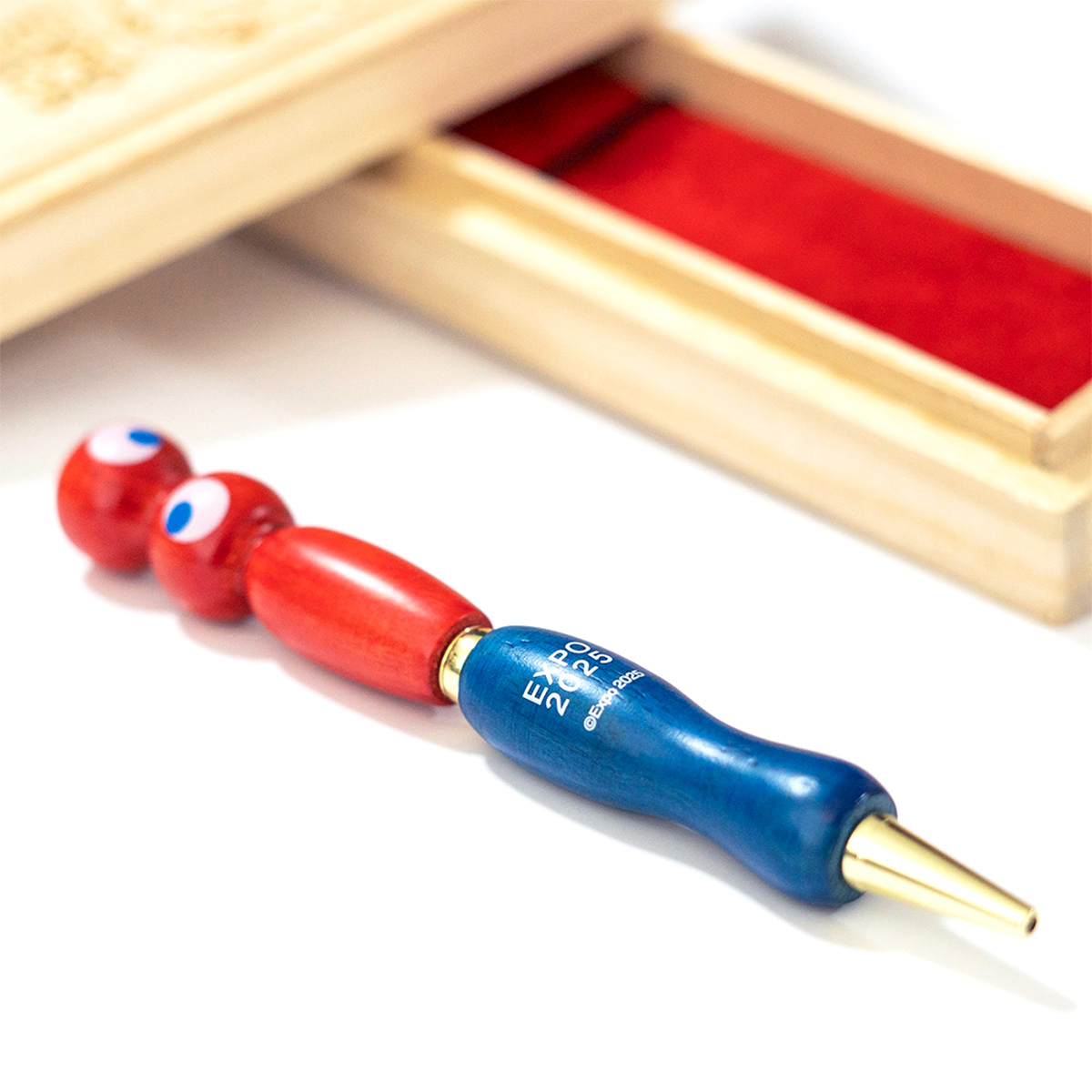 今日のチラ見せ💙❤️ 大屋根リング木材の温もりと日本の職人技。桐箱