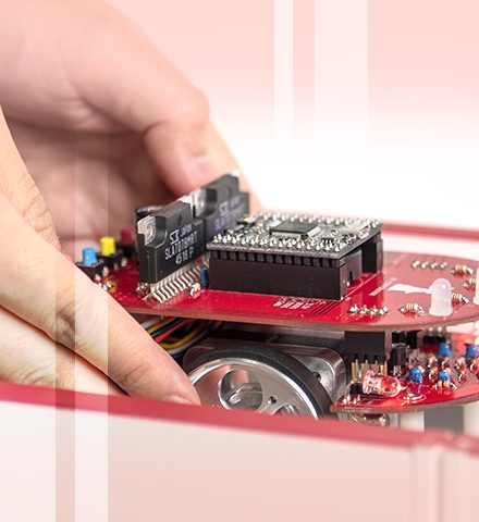 手乗りサイズのコミュニケーションロボット「ｽﾀｯｸﾁｬﾝ」のアールティVer