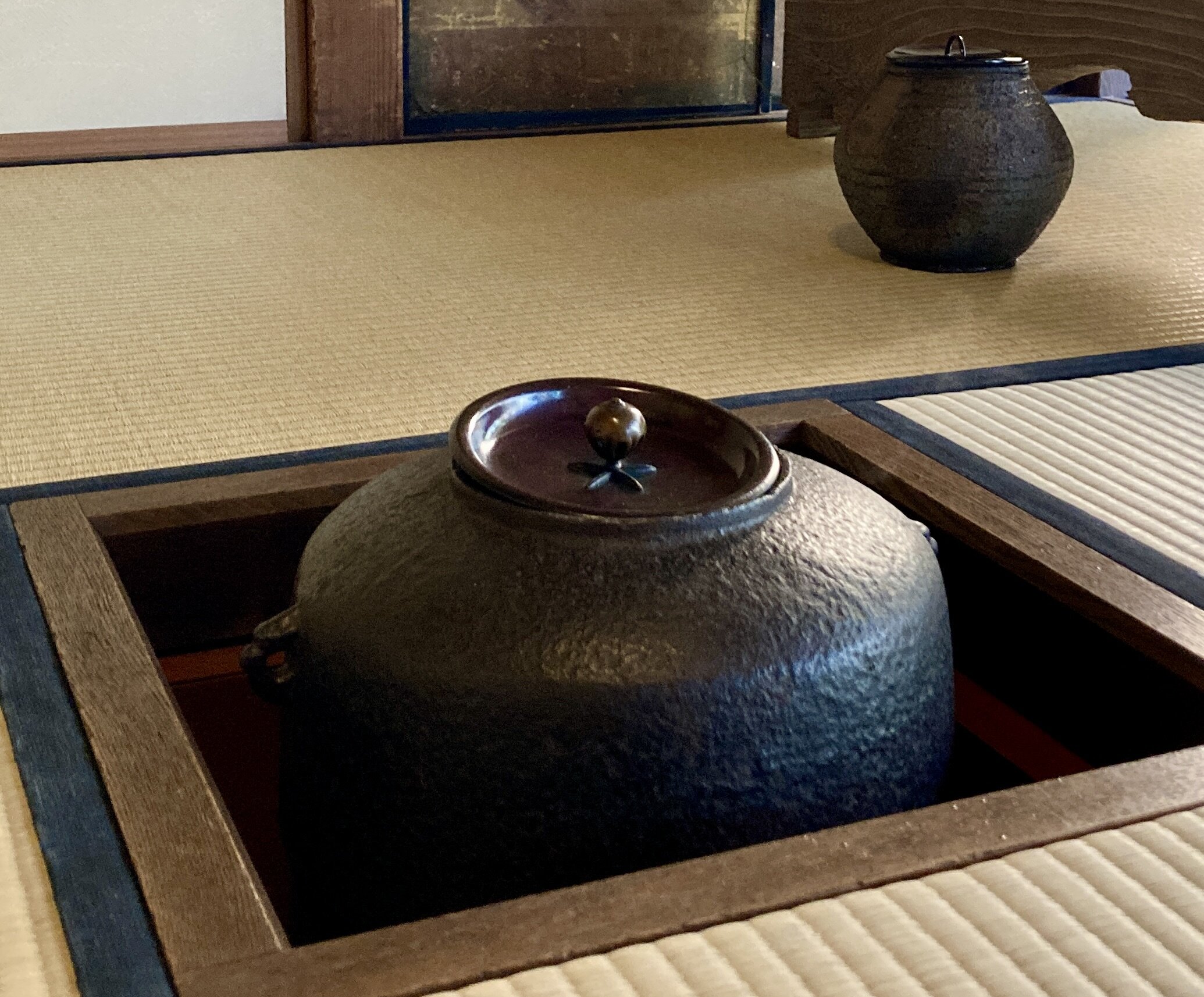 一器・一花・一菓 与次郎の尻張釜 炉に重厚感、釜湯も美味｜最新情報