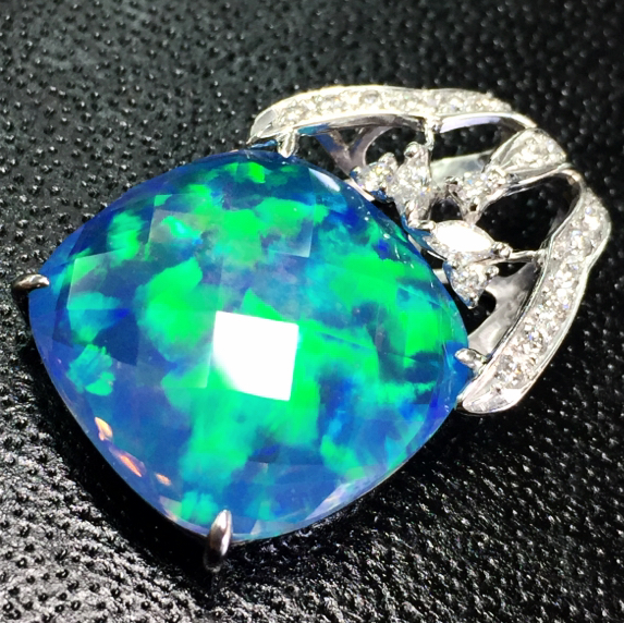 Pt900クレサンベールオパールペンダントトップの買取実績 | 買取専門店