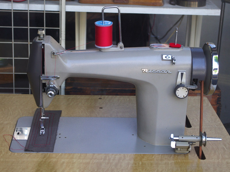 RICCAR 足踏みアンティークミシン