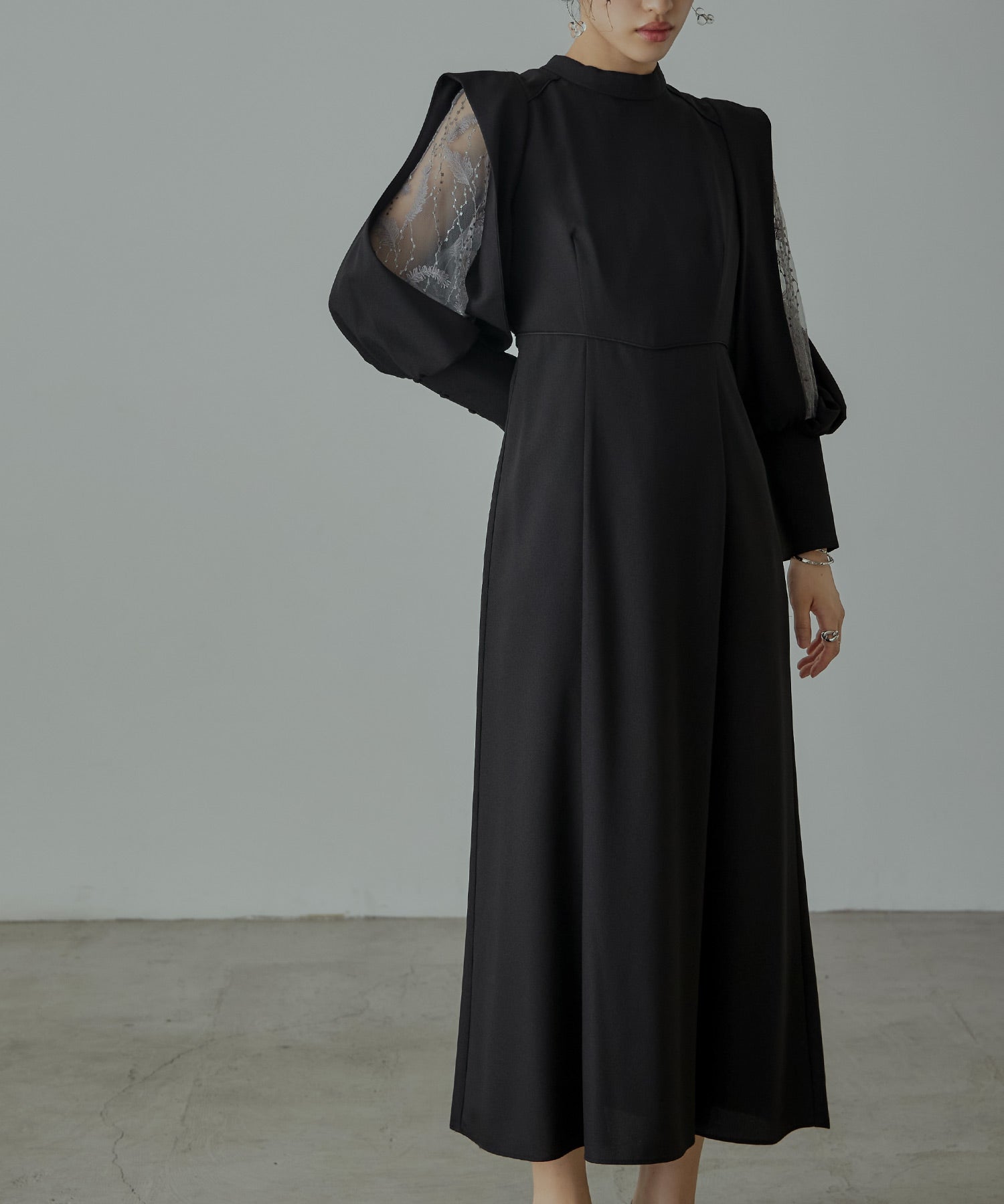 スリーブスリット刺繍レースフレアドレス｜パーティードレス・結婚式