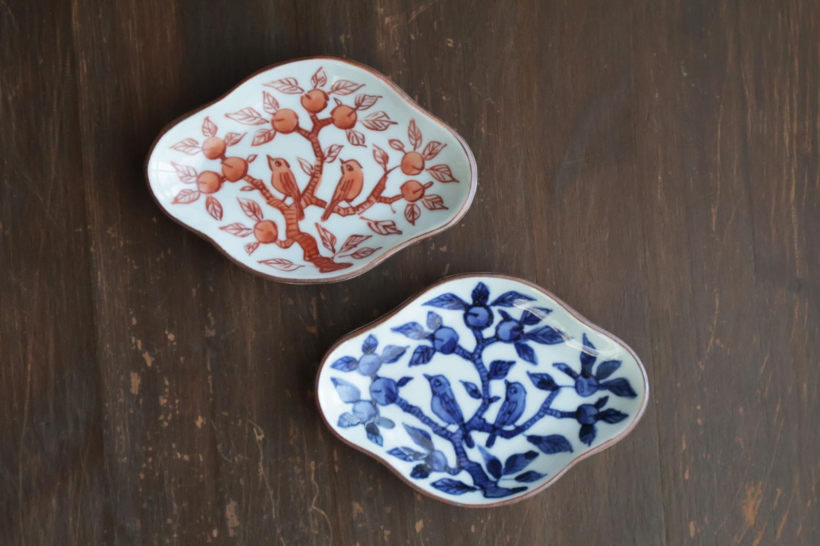 赤絵樹に鳥図木瓜型小皿 / 樋山真弓 - うつわと暮らしの道具 sizuku