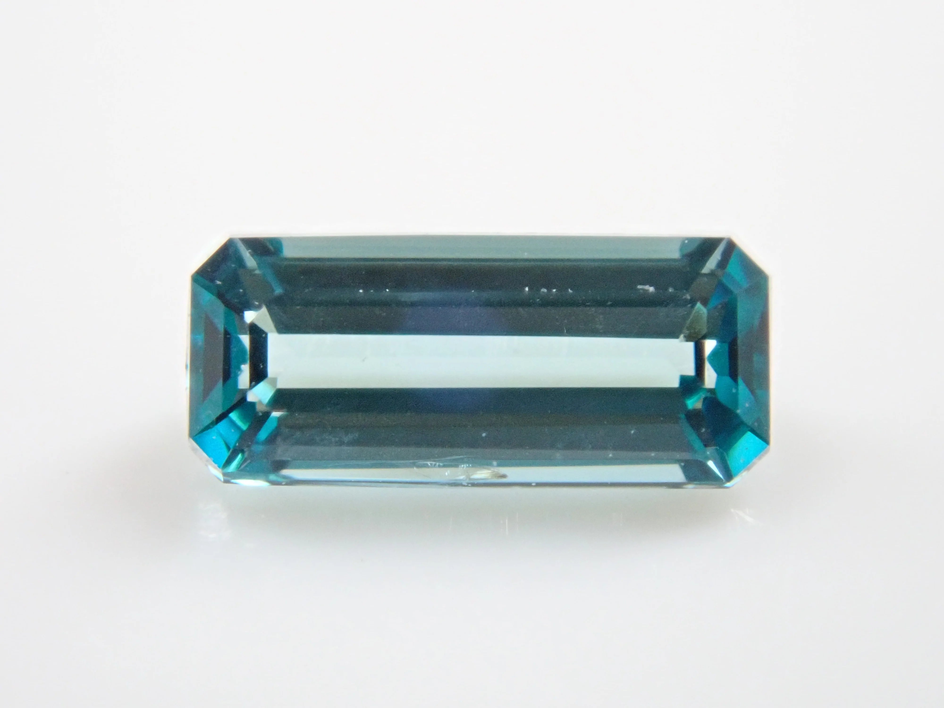 マダガスカル産グランディディエライト 0.156ctルース