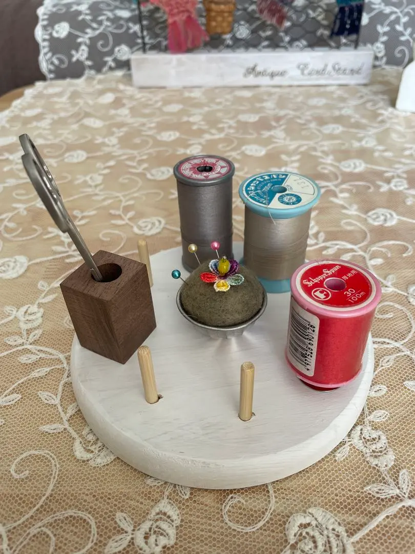 アンティーク 金属スレッド＆ニードルポイントワーク 針山型 木製