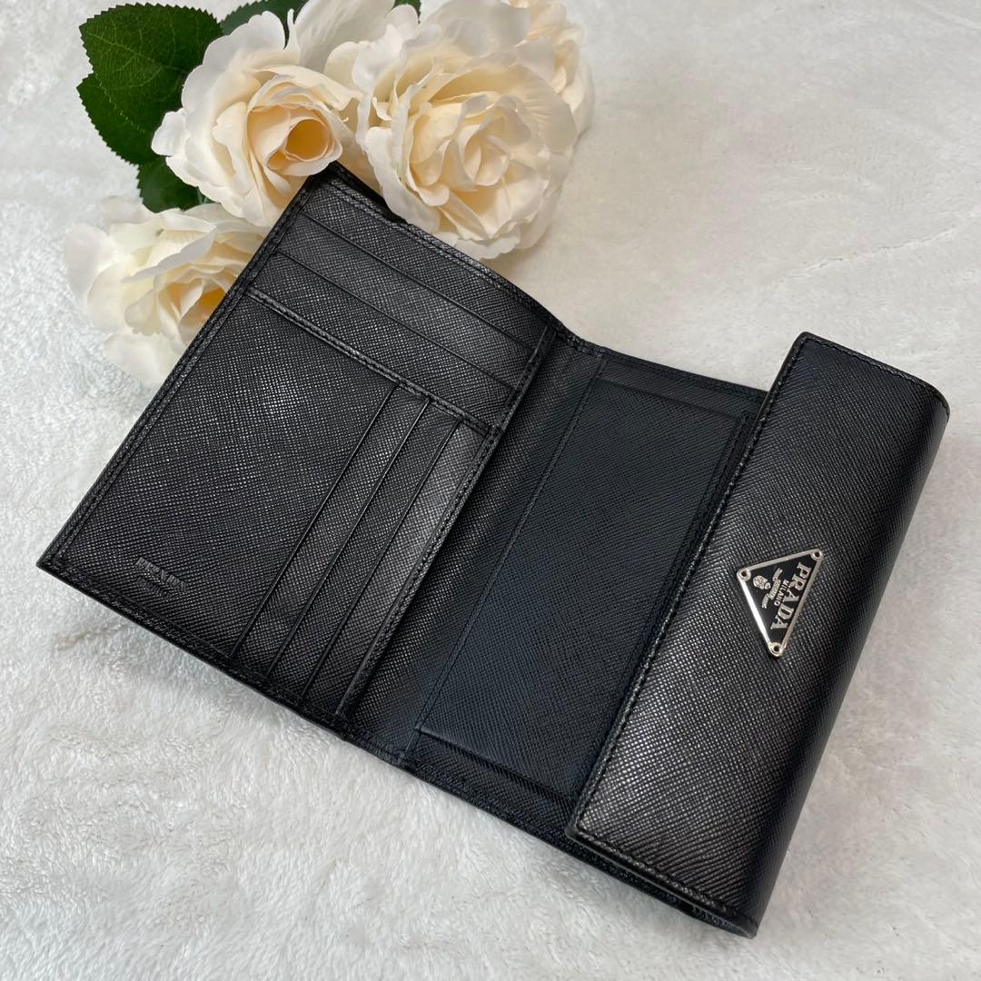 Li専用　PRADA 三つ折り財布 ブラック　サフィアーノレザー　三角