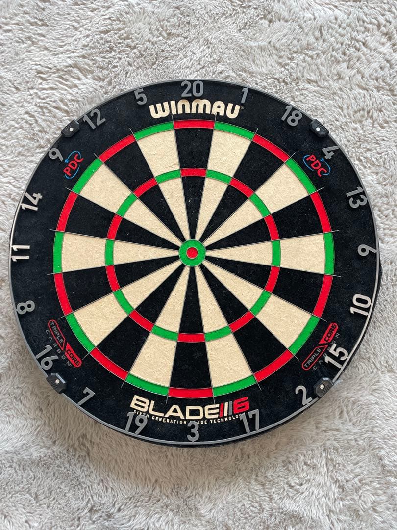 Winmau Blade 6 Triple Core ハードダーツボード