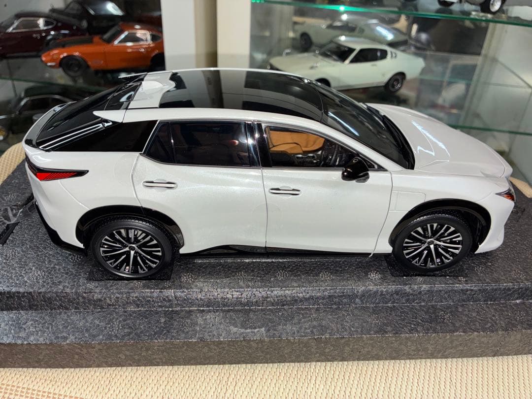 京商 1/18 レクサス RZ 450e