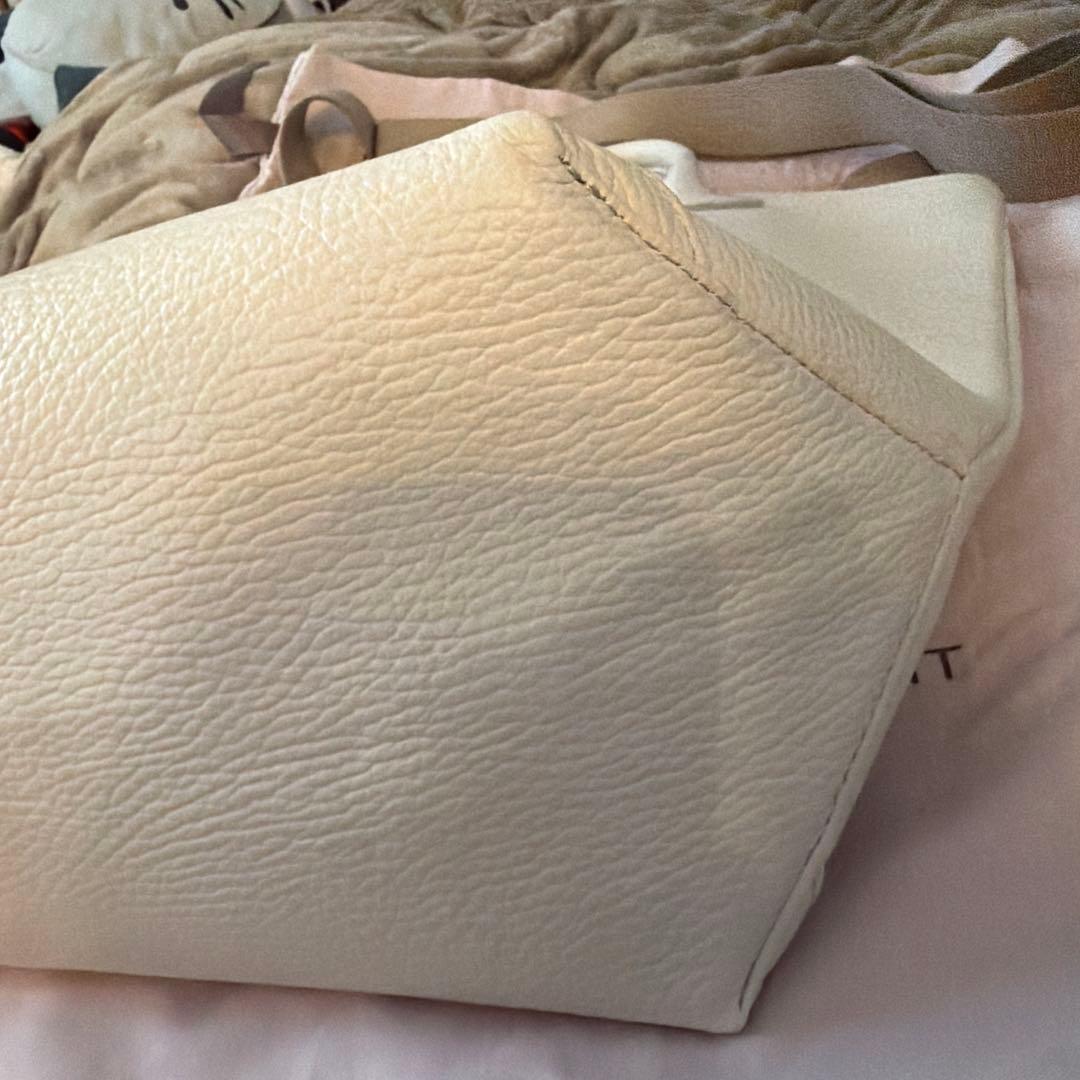 YOUNG & OLSEN エンボスレザーショルダーバッグ　ホワイト