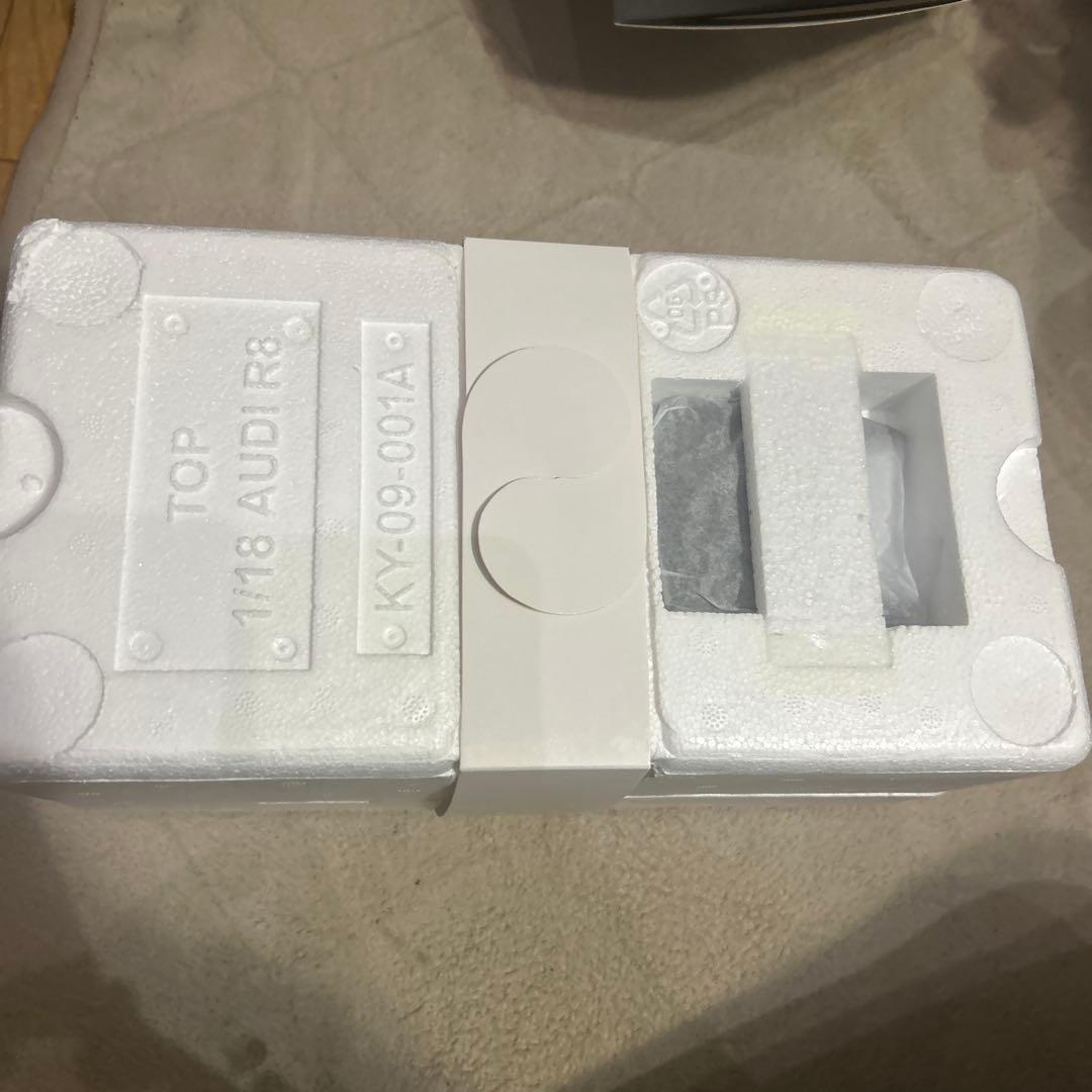 京商　1/18 アウディＲ８スパイダー