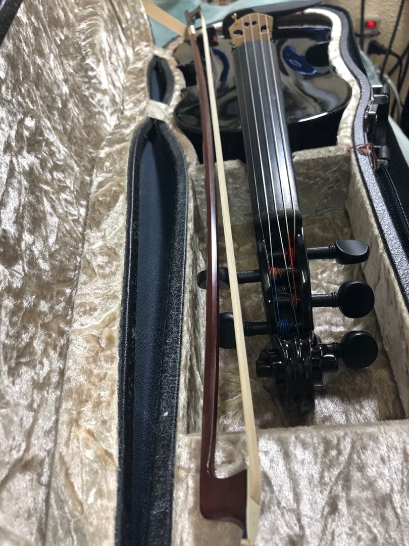 ね*こ様 5弦　エレキバイオリン　SFORZANDO 角弓付き　極美品