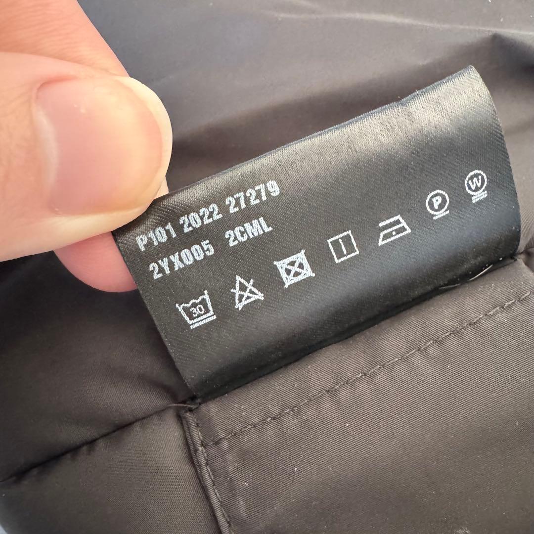 プラダ ダウンジャケット 犬用 ペットダウン prada 黒 トライアングル