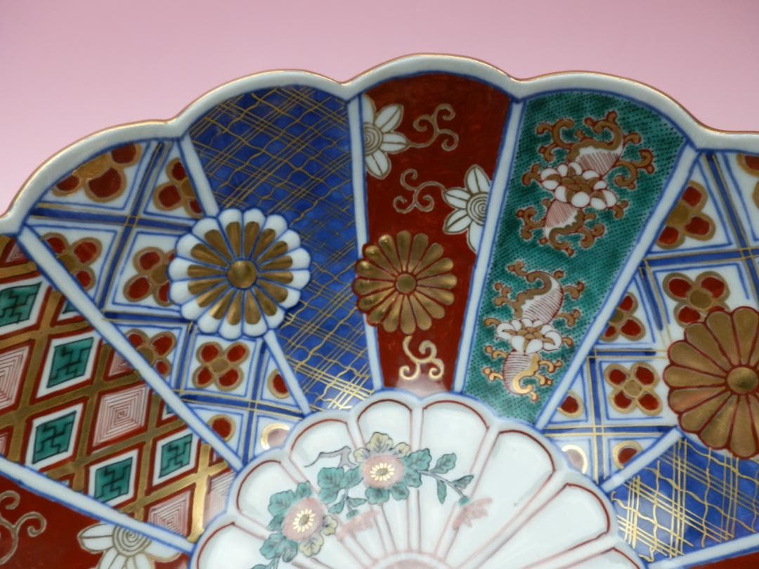 大聖寺伊万里 色絵 金彩 菊紋 菊形 大鉢 奇玉宝鼎之珍銘 MO71208