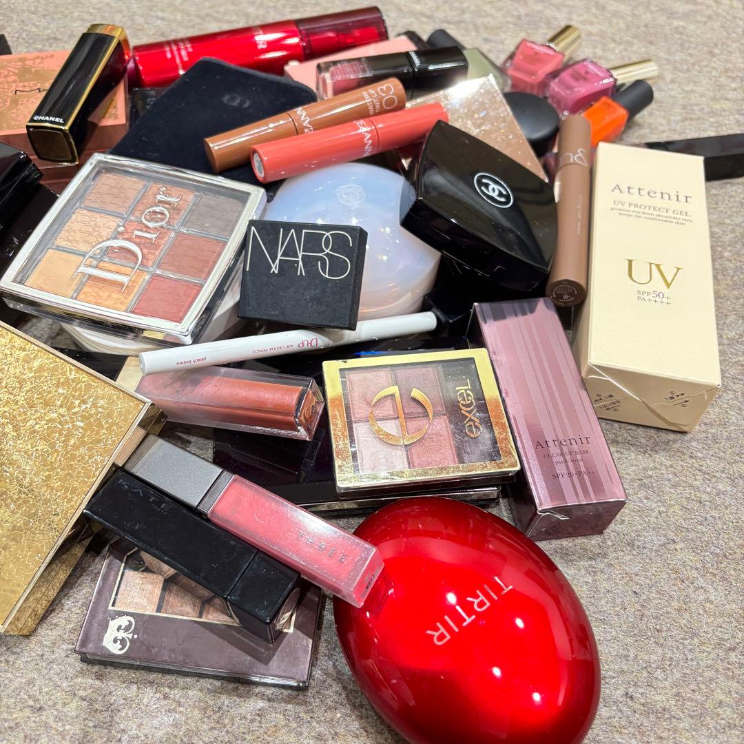 ブランド　デパコス多め！　コスメ　化粧品大量纏め売り約40点