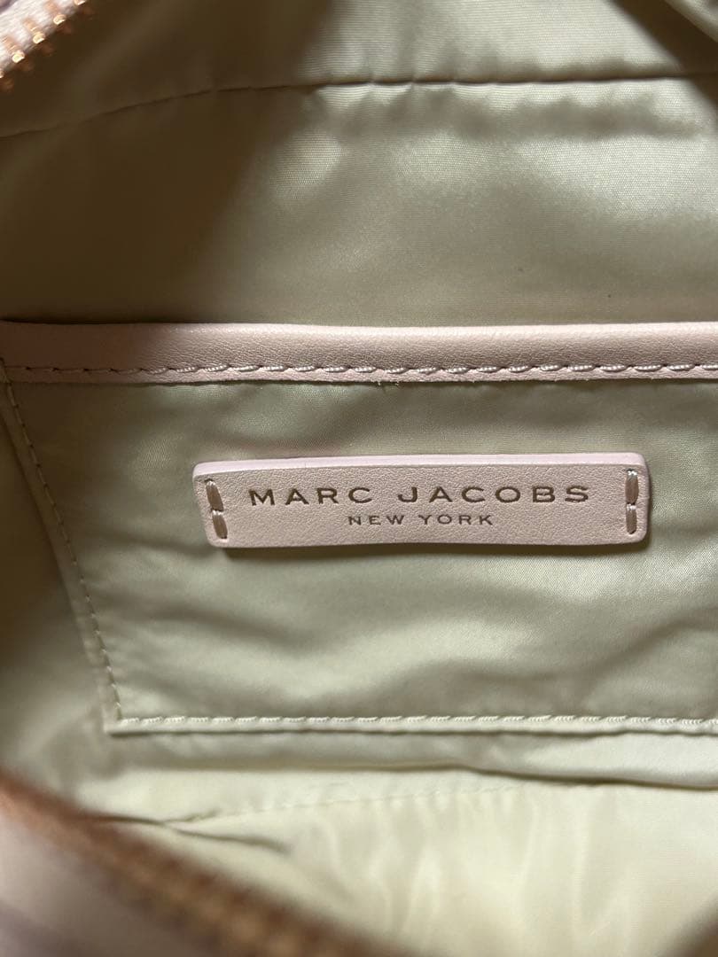 マークジェイコブスのクロスボディバック　レアなピンクゴールドロゴ