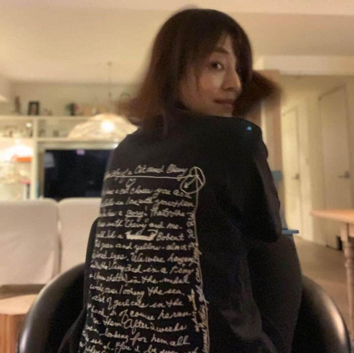 石田ゆり子 着 Bruce Weber BIOTOP Tシャツ 猫 ビオトープ - メルカリ