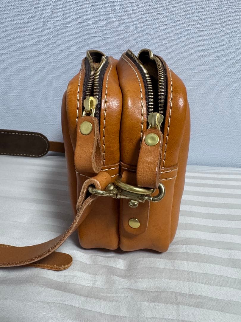 美品 HERZ レザーショルダーバッグ キャメル