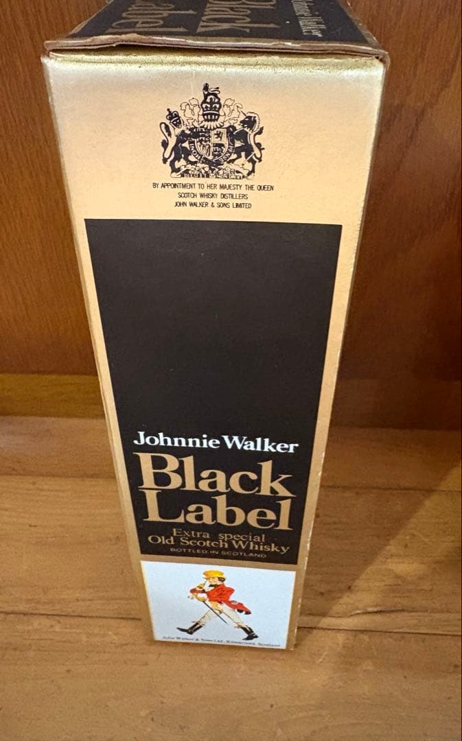 ジョニーウォーカー ブラックラベル 金キャップ 白紋章 化粧箱付き