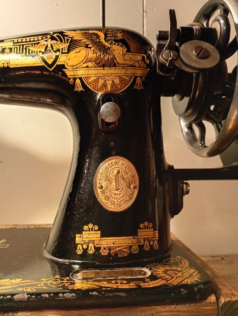 縫うためのアンティークミシン シンガー スフィンクス 手回しハンドル