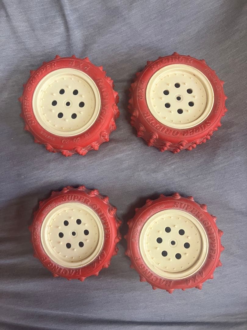 タミヤ 当時物　カラータイヤ　赤　前後　　　ホットショットに使用