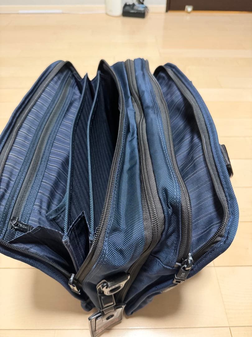 【美品】TUMI shipsコラボ　ネイビー バック