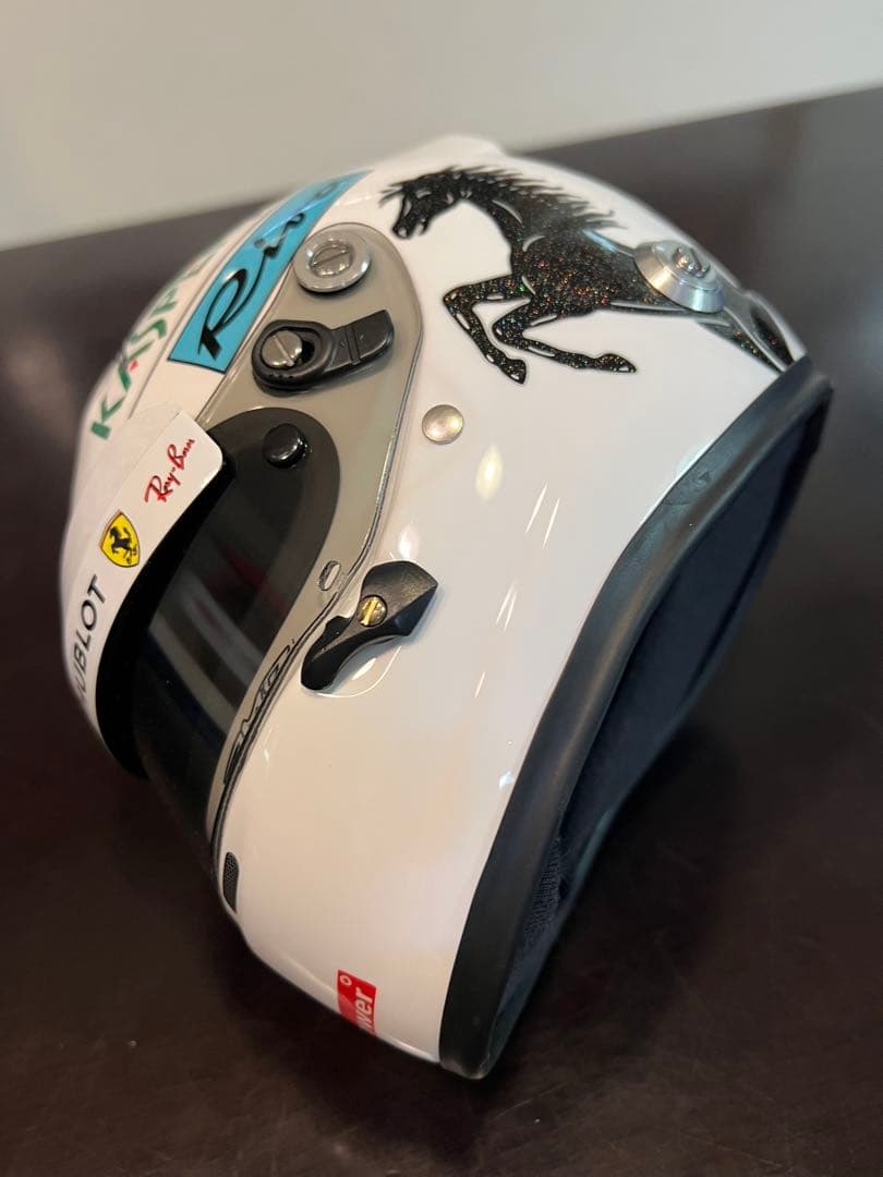 F1 Ferrari セバスチャンベッテル 直筆サイン入アライ1/2ヘルメット