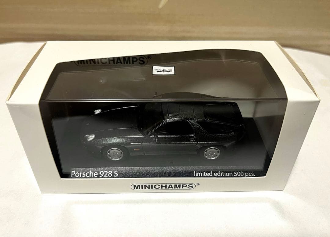ミニチャンプス 1/43 ポルシェ 928 S 1978 グレーメタリック